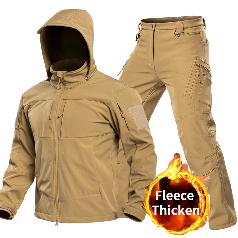 Winter Wear Clothes - ชุดเสื้อผ้าซอฟต์เชลล์สำหรับผู้ชายแบบยุทธวิธีกลางแจ้ง พร้อมฮู้ด แจ็คเก็ตซิปเต็มตัว กางเกงคาร์โก้ กันลม ชุดหลายกระเป๋าสำหรับการล่าสัตว์
