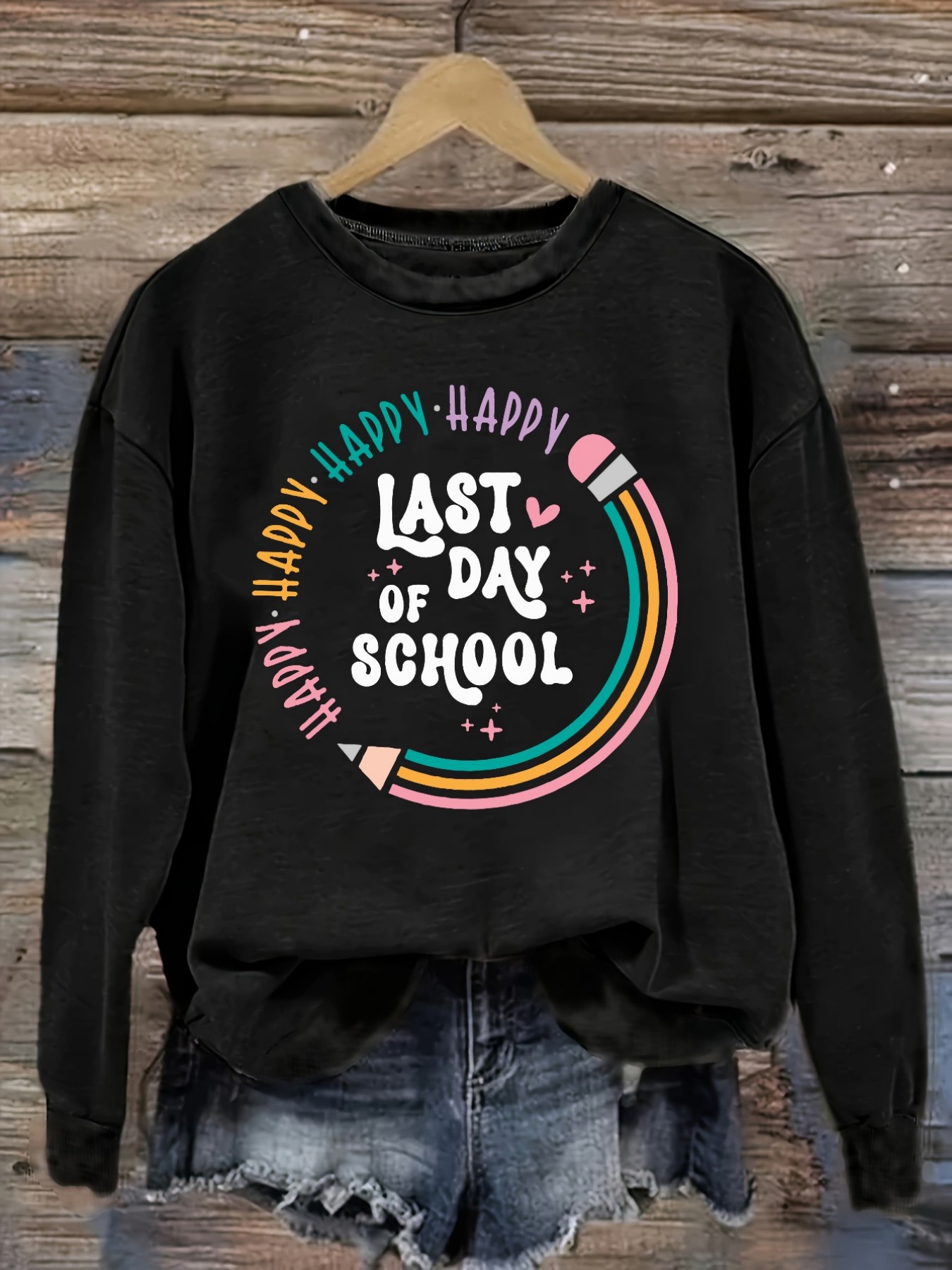 Winter Clothing Usa - เสื้อยืดแขนยาวคอกลมลำลองสำหรับผู้หญิง ลาย Happy Last Day Of